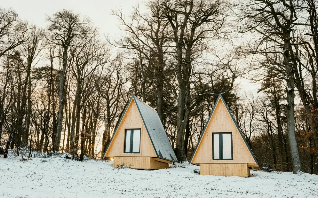 Tiny House Winter: Warum sich Tiny Houses im Winter kleiner anfühlen und wie du gut damit klar kommst
